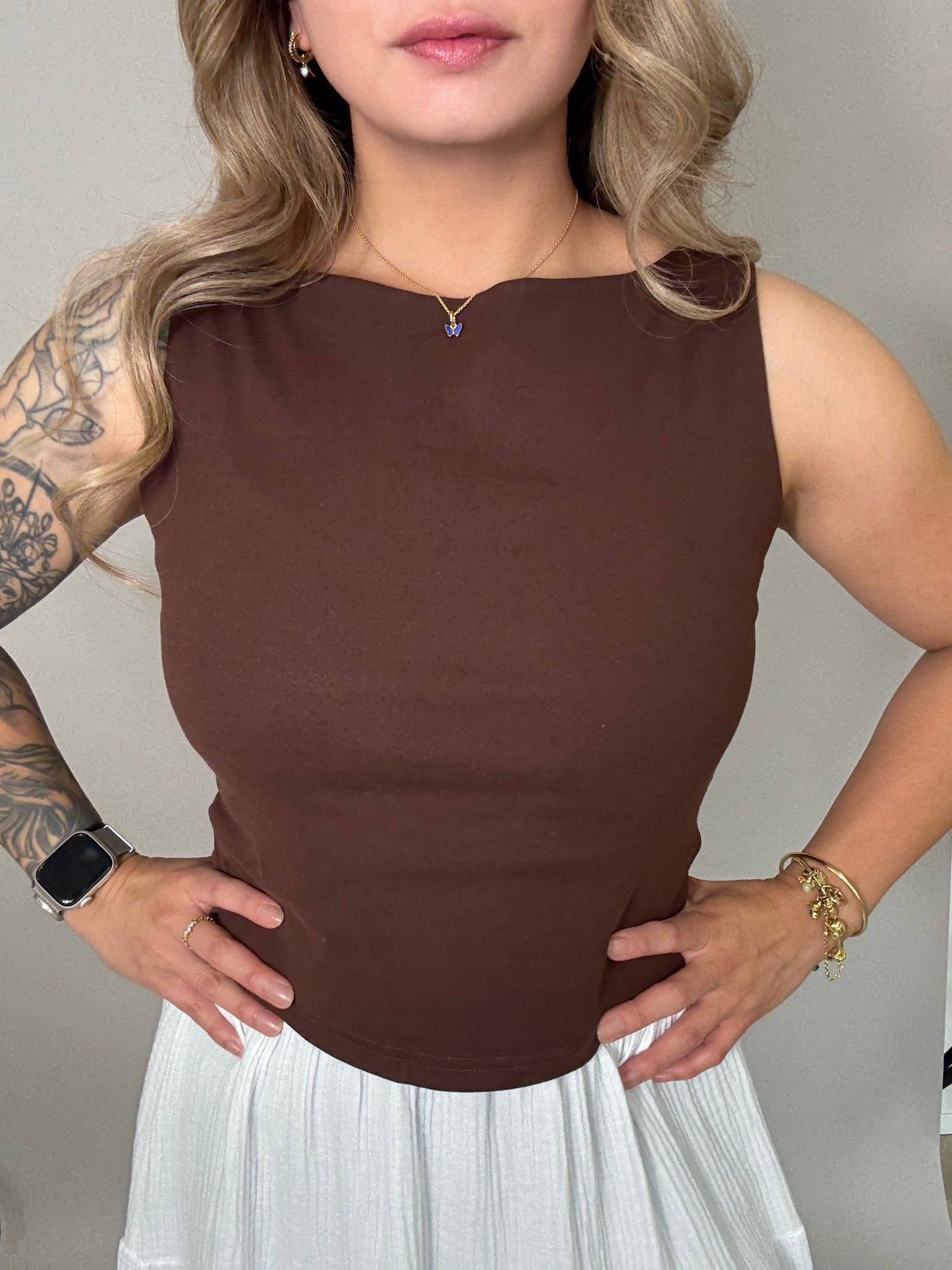 Basic Top - in Braun