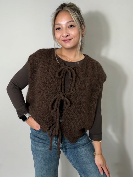 Strickweste mit Bändchen - Schokobraun