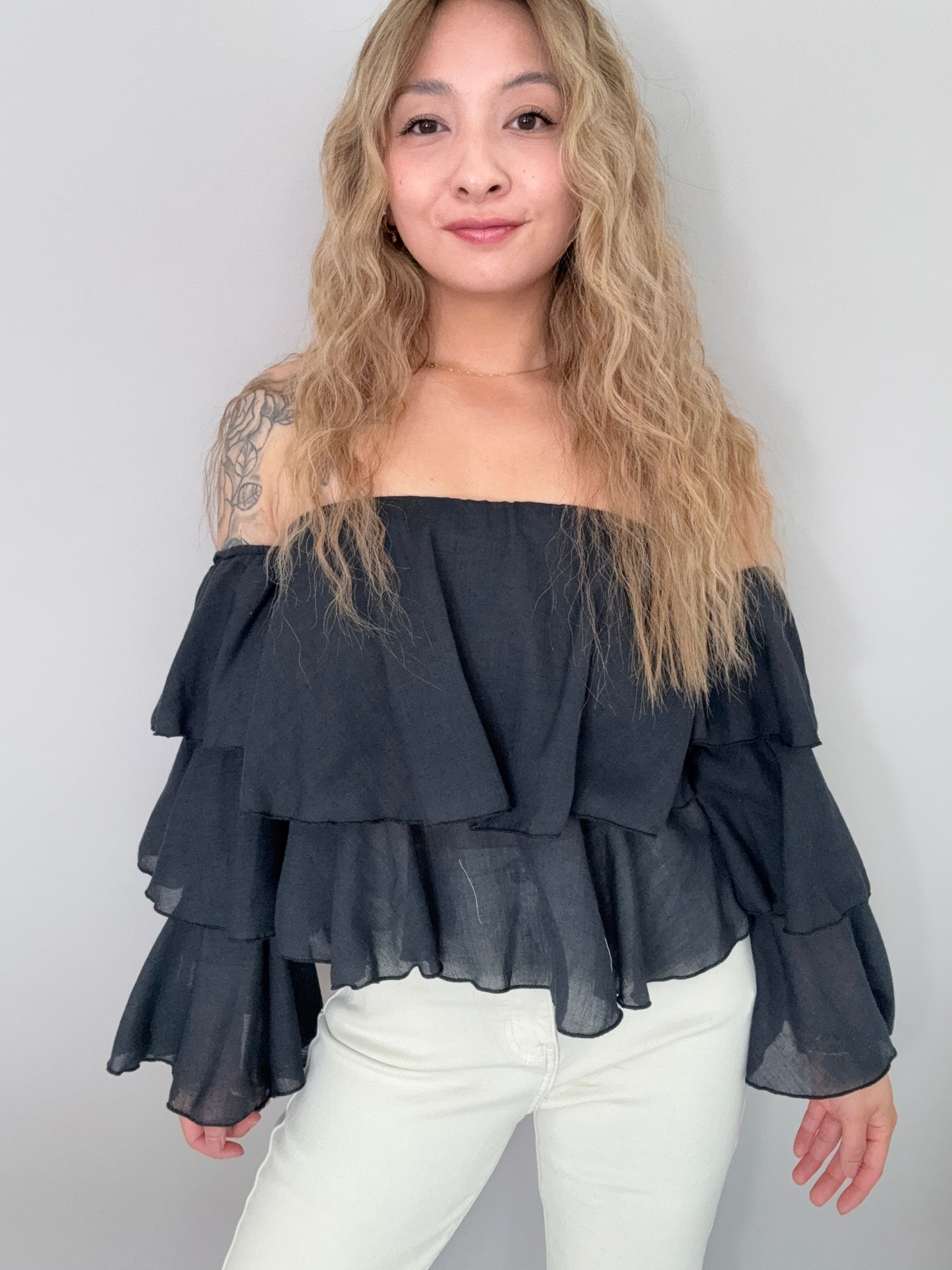 Off-Shoulder Volant-Bluse BREEZY ROMANCE in schwarz