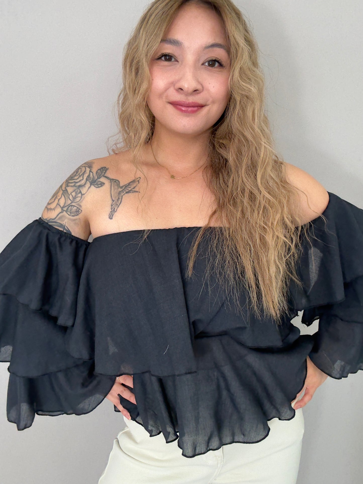 Off-Shoulder Volant-Bluse BREEZY ROMANCE in schwarz