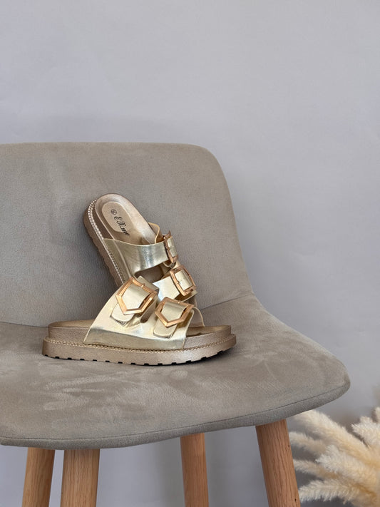 Metallic Sandalen mit Schnallen in Gold